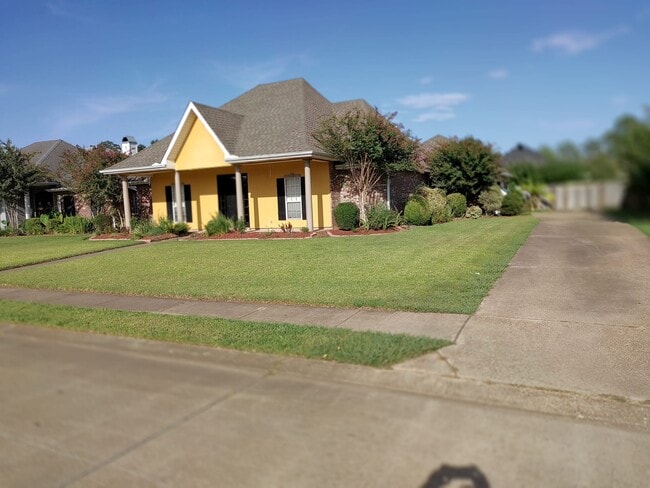Front View - 5913 Bocage Dr