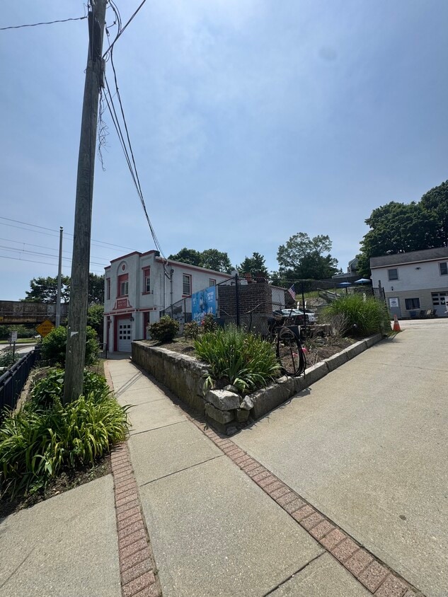 Primary Photo - 245 Shaw St