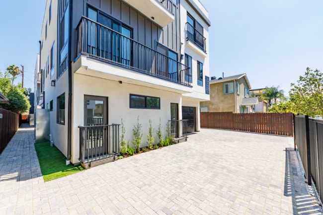 Building Photo - 1330 Tamarind Ave Building Photo - 1330 Tamarind Ave