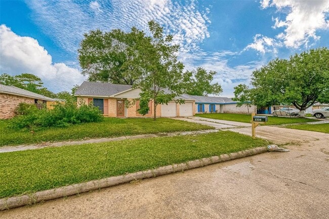 Building Photo - 1334 Tenderden Dr
