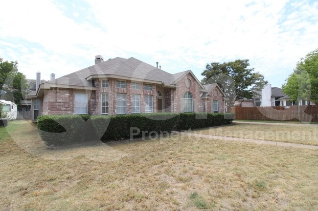 Building Photo - 900 Bray St
