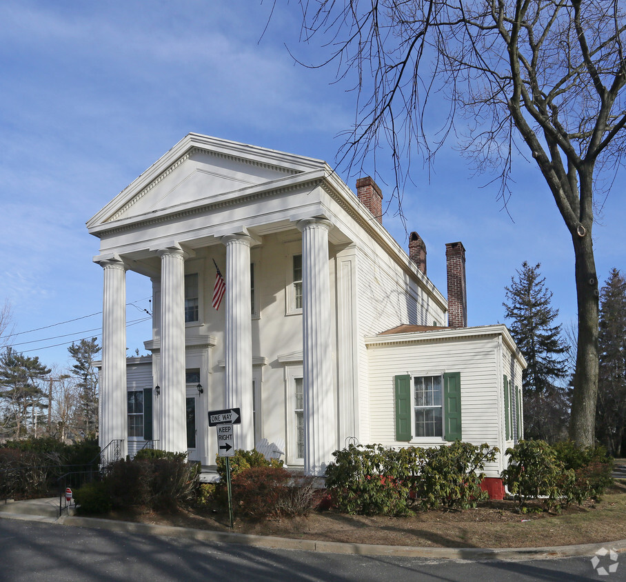 Primary Photo - Onderdonk House Apartments