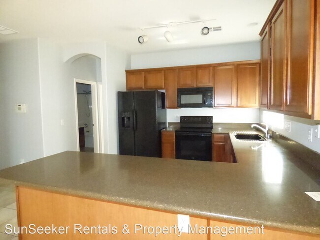 Building Photo - 5 br, 3 bath House - 271 S 166th Dr