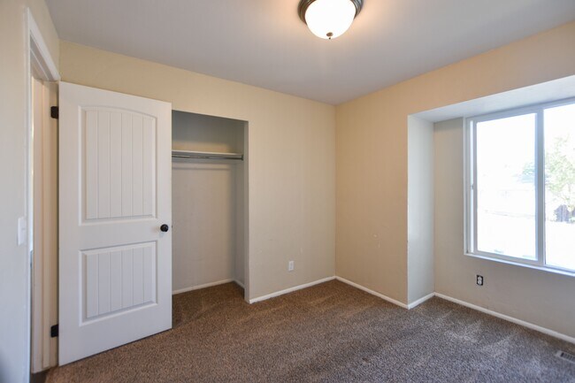 Foto del edificio - 5513 W Heath Ave