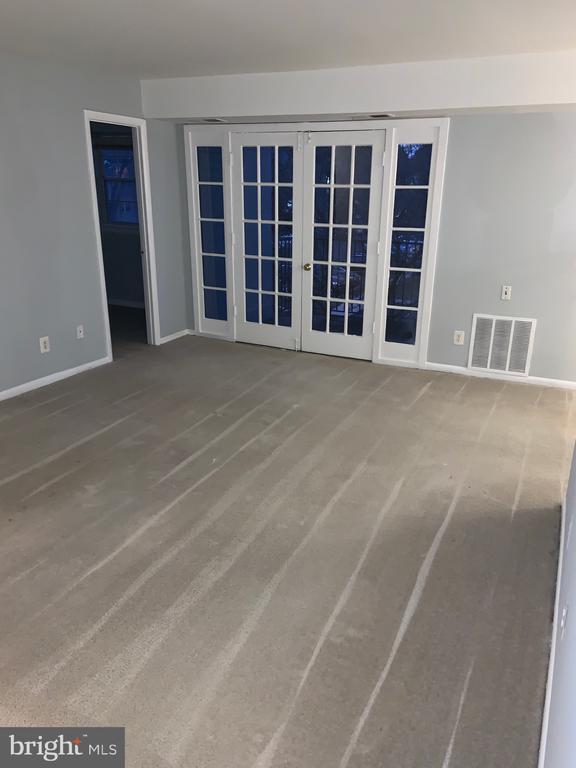 Foto del edificio - 7092 Spring Garden Dr