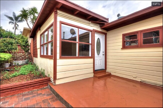 Building Photo - 139 Avenida Sierra