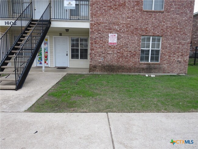 Foto del edificio - 1602 Dugger Cir
