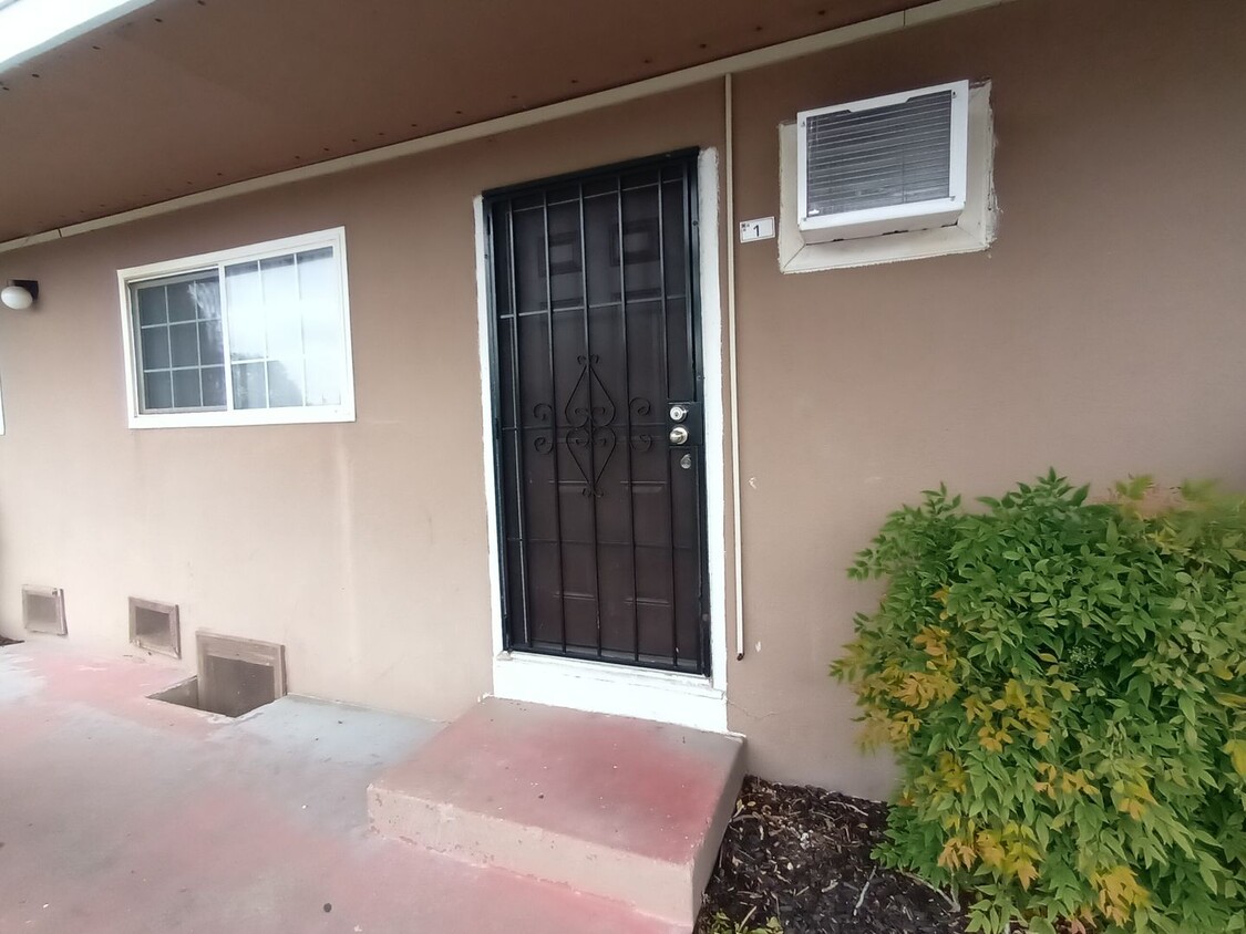 Primary Photo - Welcome to SkyView Villa & Somerset Apartm...