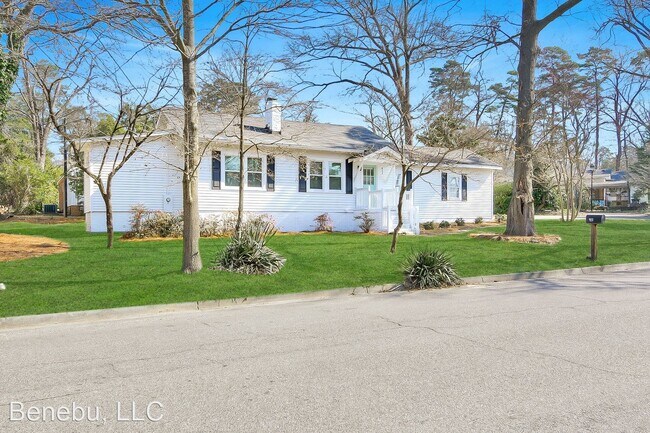 Building Photo - 2 br, 2.5 bath House - 411 W. Woodlawn Avenue