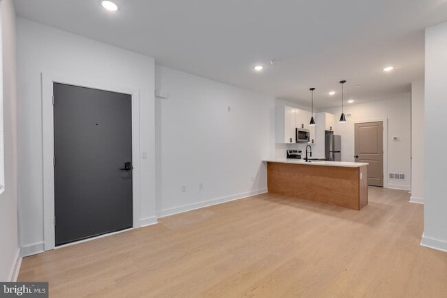 Building Photo - 2350 N 16th St