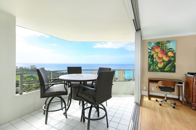 Building Photo - 2600 Pualani Way