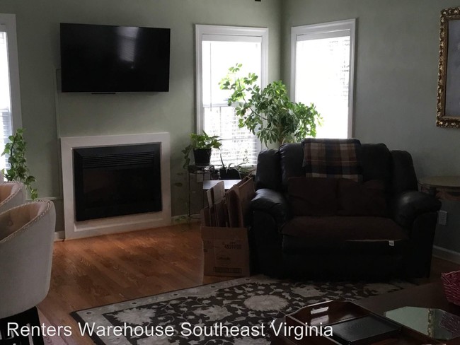 Building Photo - 4 br, 3 bath House - 2220 Engle Avenue