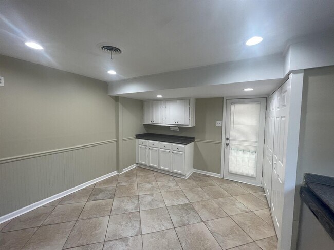 Foto del edificio - 5162 Edenshire Ave