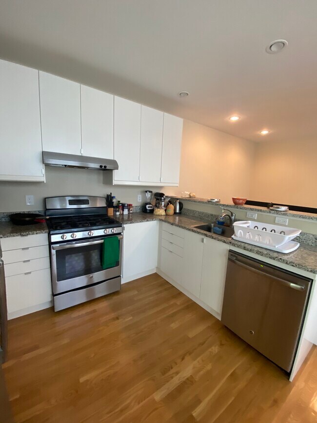 Foto del edificio - 739 Somerville Ave