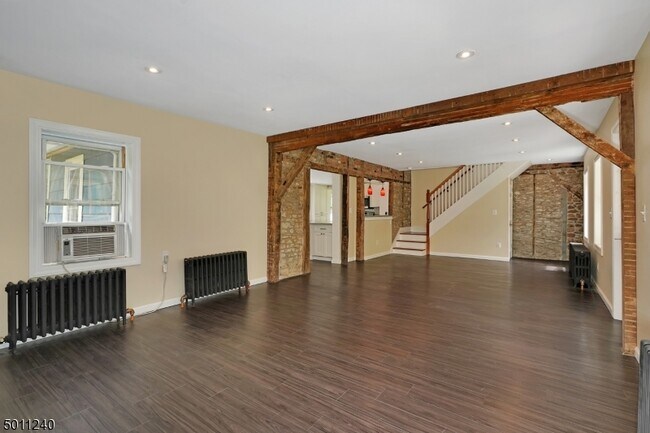 Foto del edificio - 619 S Main St