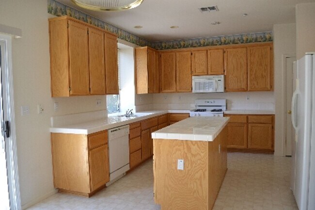 Foto del edificio - Beautiful 4-Bedroom, 3-Bath Home in Sycamo...