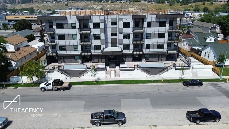 Primary Photo - 1036 Coronation Ave