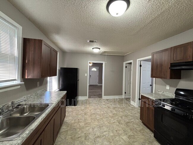 Building Photo - 2929 S Chester St