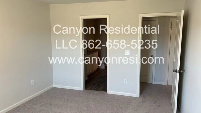 Foto del edificio - Charming single family house!3bedrooms, 2.5bathrooms