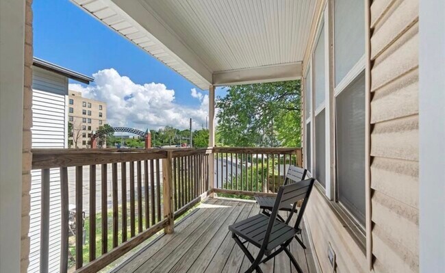 Foto del edificio - 3618 McRee Ave