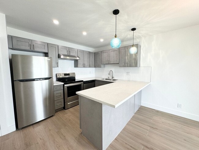 Foto del edificio - COMING SOON!!! Modern 2 Bed/2 Bath Near El...