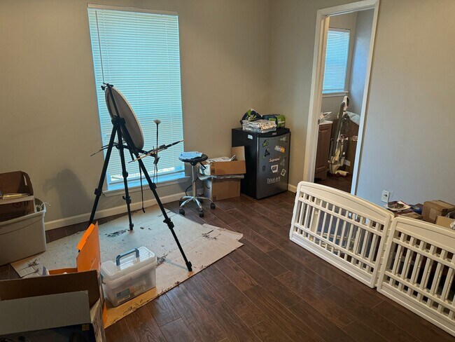 Building Photo - AVAILABLE AUGUST 1ST 2 Bedroom 2 Bathroom Apartment Near Bus Route