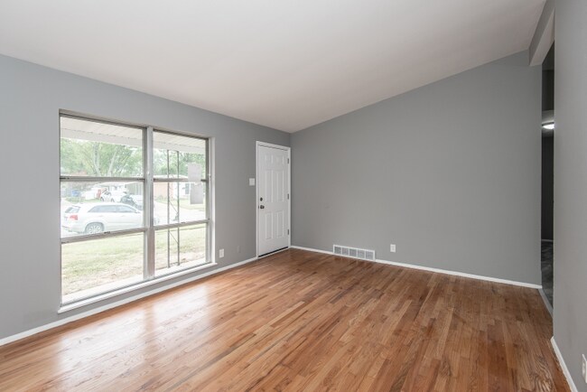 Building Photo - 1035 St Anthony Ln