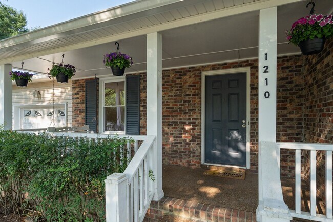 Building Photo - 1210 Mallard Dr