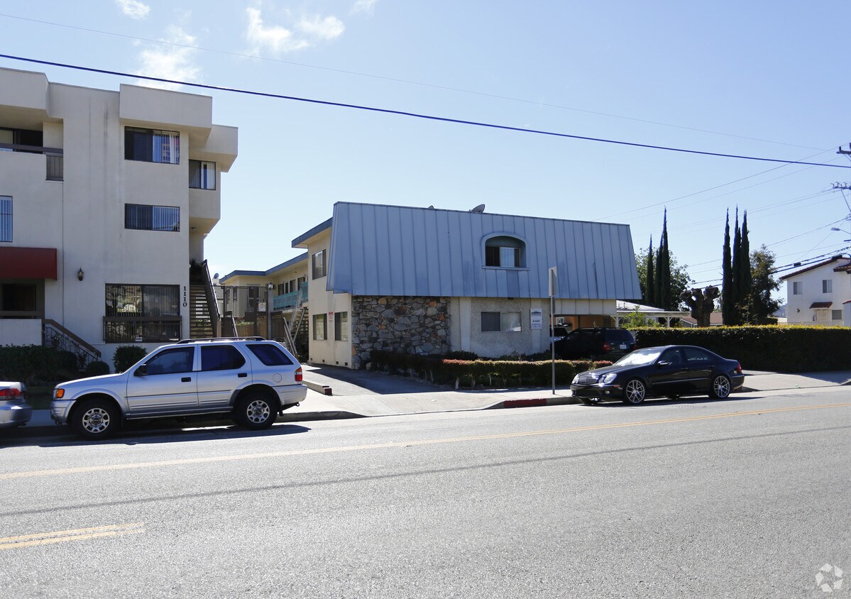 Building Photo - 1104 E Wilson Ave