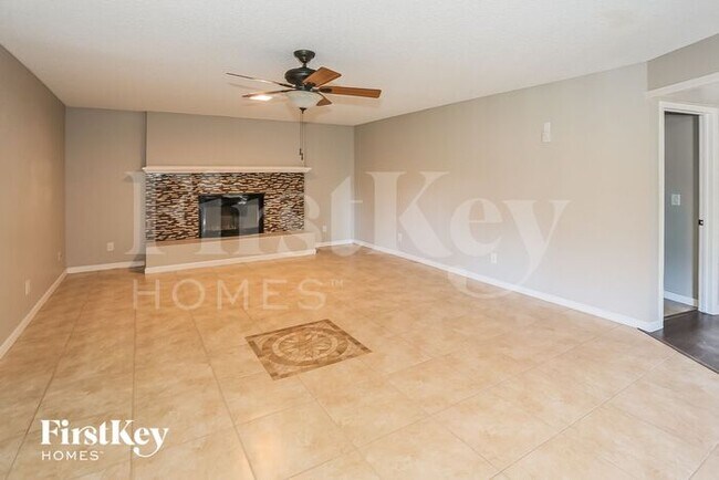 Building Photo - 8427 N 47th Dr