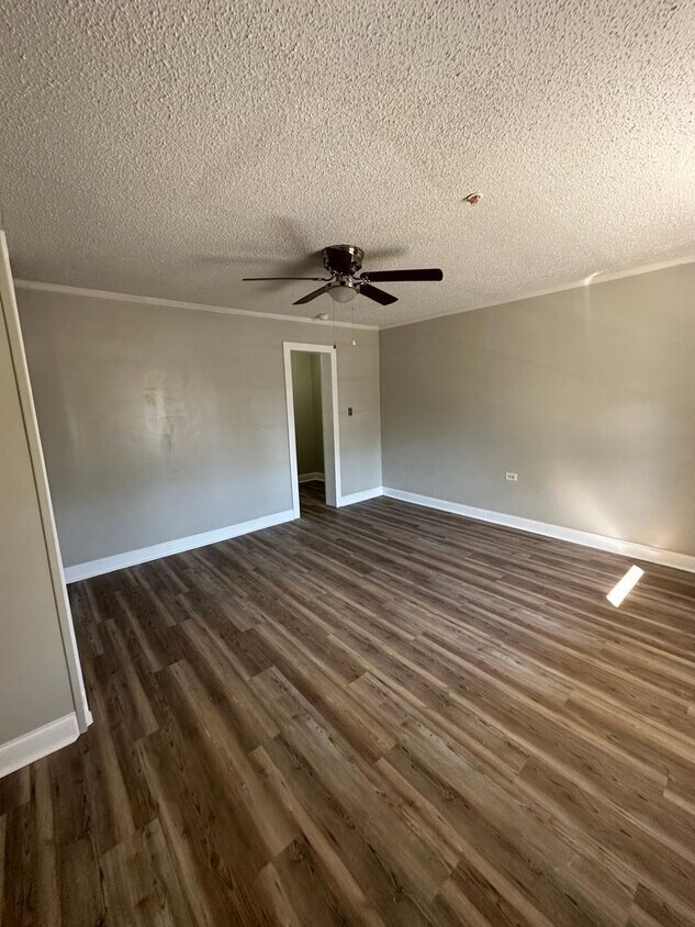 Primary Photo - Remodeled One Bedroom Apartment In Corinth...