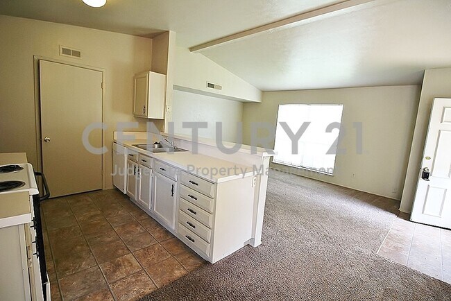 Building Photo - Delightful 2/1 Duplex In Duncanville ISD F...