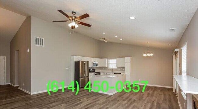 Building Photo - 731 Charter Woods Dr