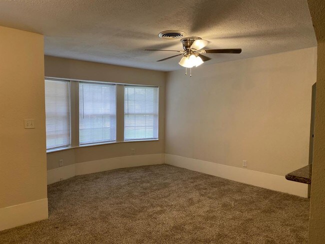 Building Photo - 506 Edgebrook Dr