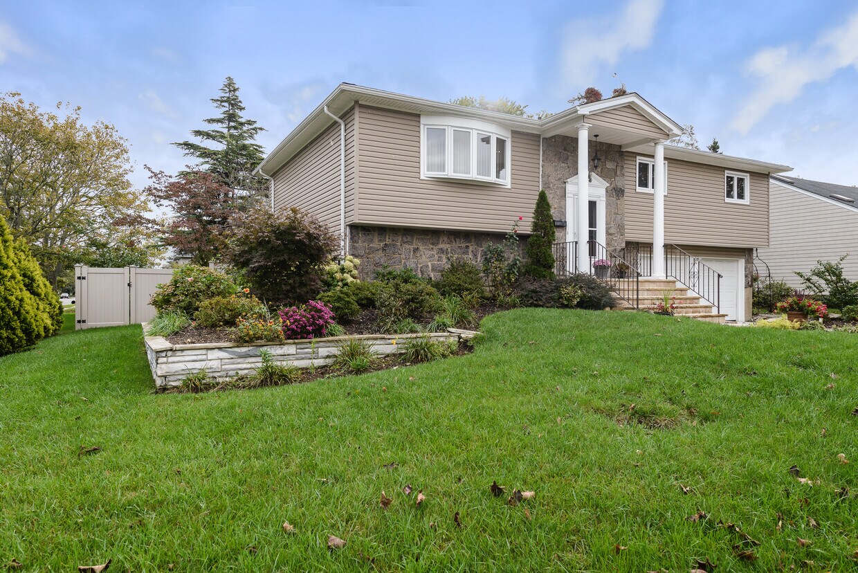 6 Onondaga Pl, Jericho, NY 11753 House Rental in Jericho, NY