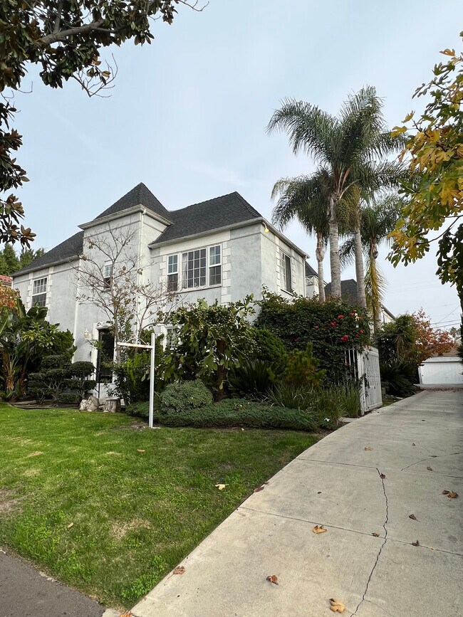 Building Photo - 732 S Plymouth Blvd