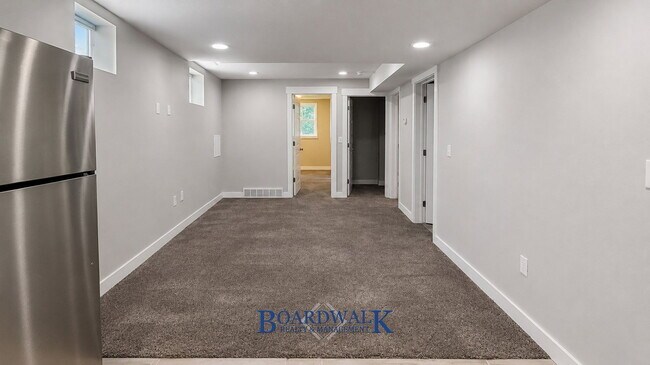 Building Photo - 555 S 900 E