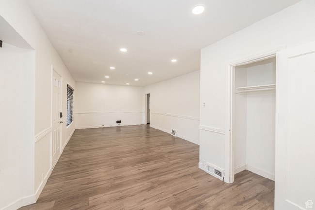 Building Photo - 561 N Beverly Ave