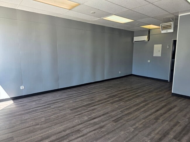 Building Photo - 105 W Emeline St