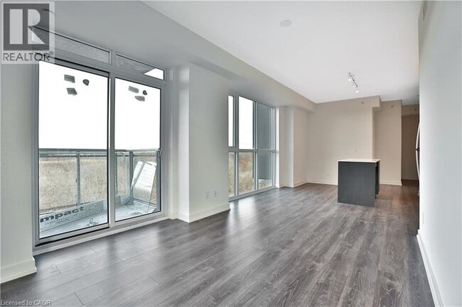 Building Photo - 5240 Dundas St