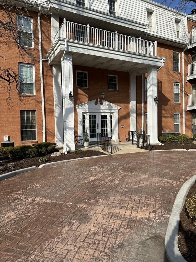 Foto principal - $1,700.00 2Bd/2Bt Condo in Chesterfield w/...