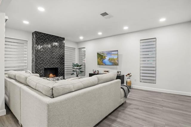 Foto del edificio - 1916 Shorewood Dr