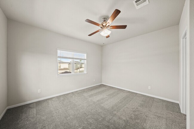 Building Photo - 15023 Almeece St