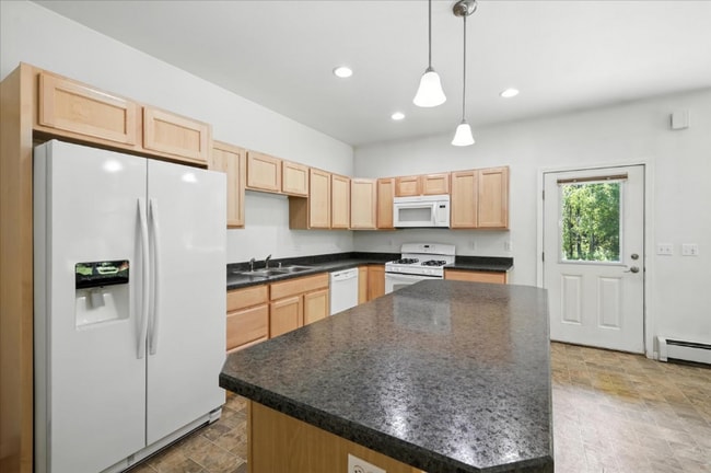Building Photo - 6101 Lombard Cir