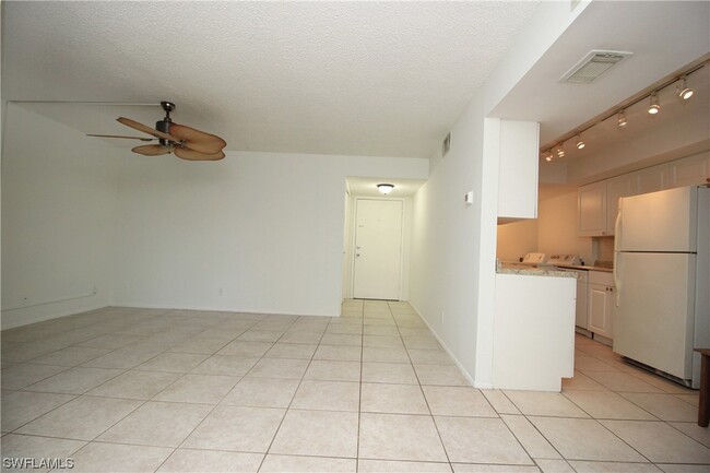 Building Photo - 3635 Boca Ciega Dr