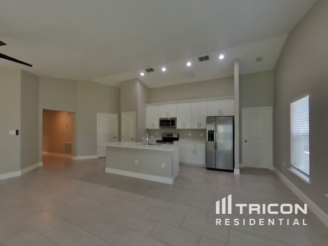 Building Photo - 3140 Tiburon Ln