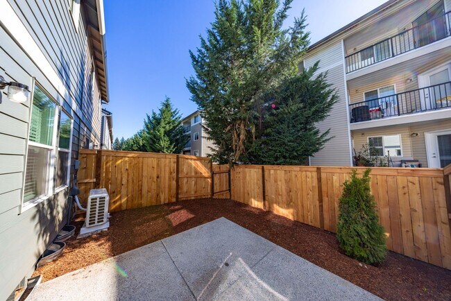 Foto del edificio - Brand New! - 3 Bedroom Townhome in Brush P...