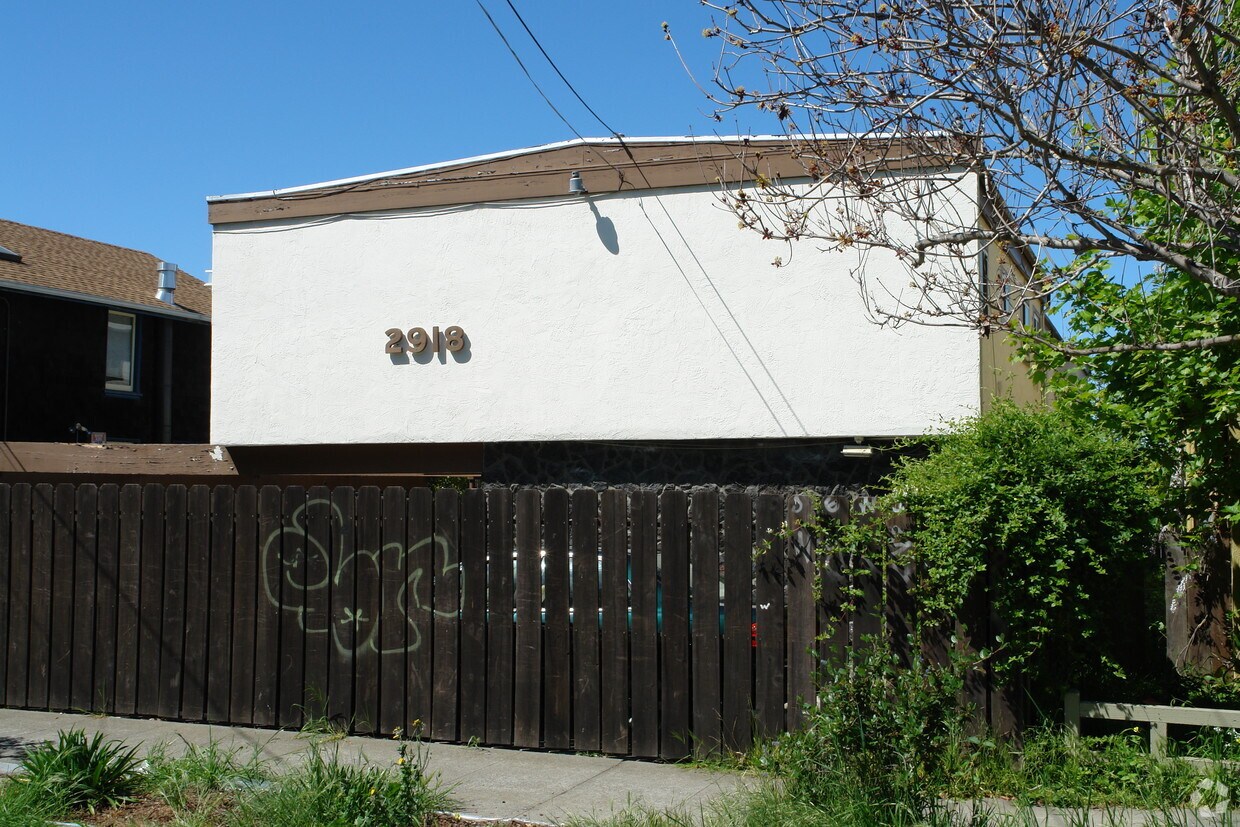 Building Photo - 2918 Fulton St