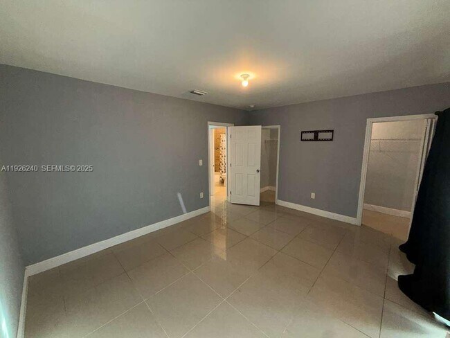 Foto del edificio - 170 NW 204th St