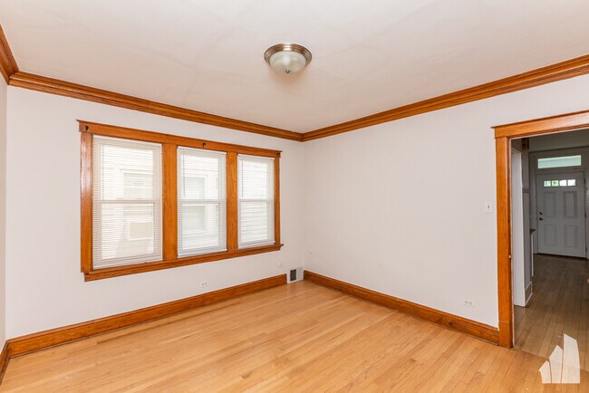 Foto del edificio - 5051 W Argyle St